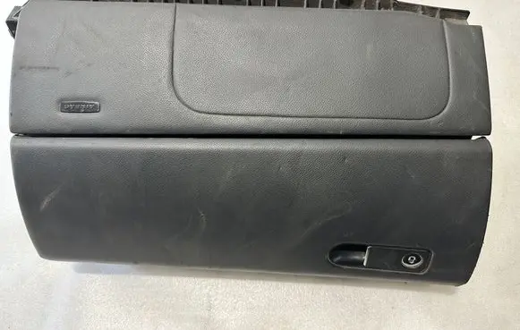 Glove box