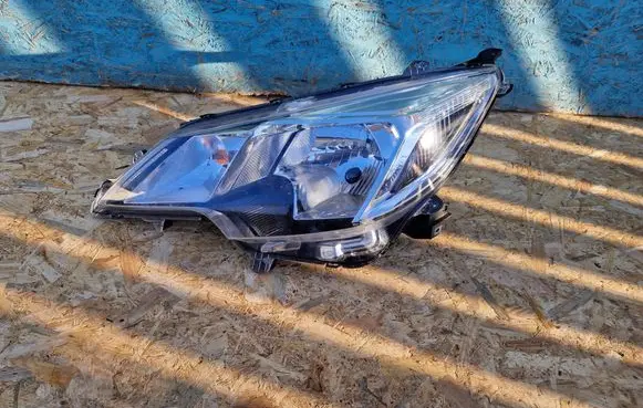 Mitsubishi Space Star Headlight/headlamp 8301D445