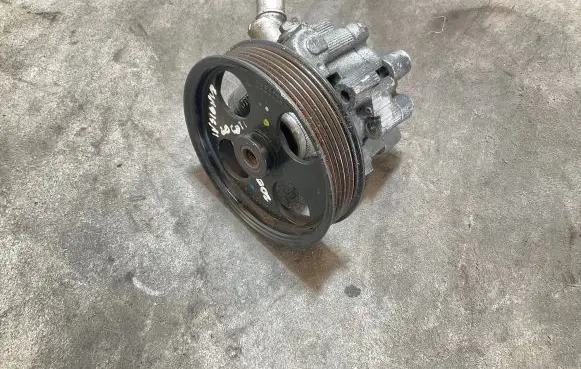 Opel Insignia A Power steering pump 55563329