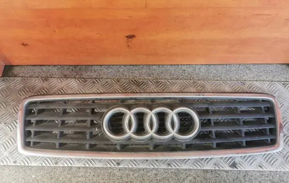 Audi A4 S4 B6 8E 8H Front bumper upper radiator grill 8H0853653