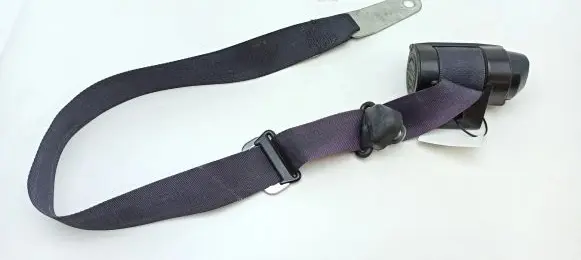 Mercedes-Benz 250 280 C CE W114 Front seatbelt 7550350 220DS7682