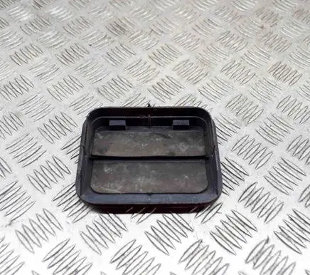 Quarter panel pressure vent