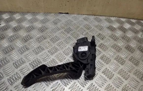 Volvo XC70 Accelerator throttle pedal 31329059
