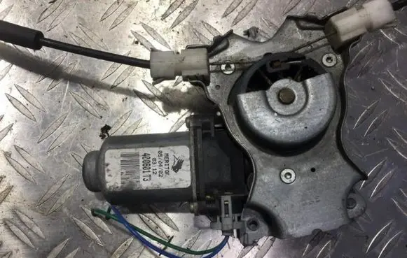 Nissan Almera Front door window regulator motor 400601t3