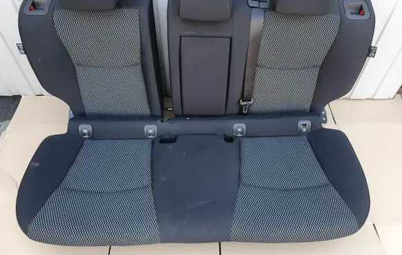 Nissan Pulsar Second row seats PU6242
