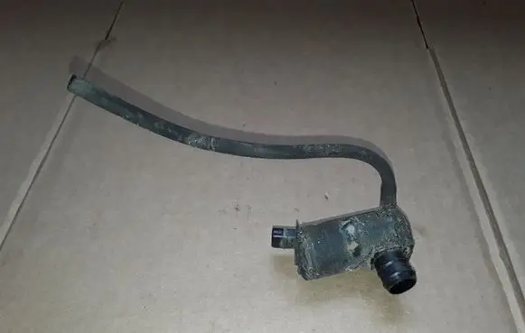 Hyundai Trajet Windscreen/windshield washer pump 985103A000