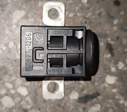 Audi A6 S6 C6 4F Battery relay fuse 4f0915519