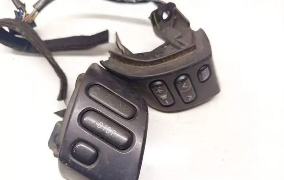 Toyota Corolla Verso AR10 Steering wheel buttons/switches 