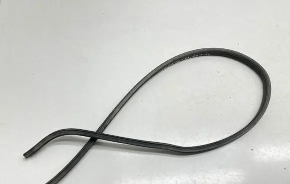 Volkswagen Transporter - Caravelle T5 Engine compartment rubber 7H0823737
