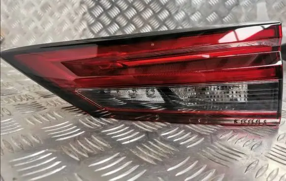 Nissan Qashqai J12 Tailgate rear/tail lights