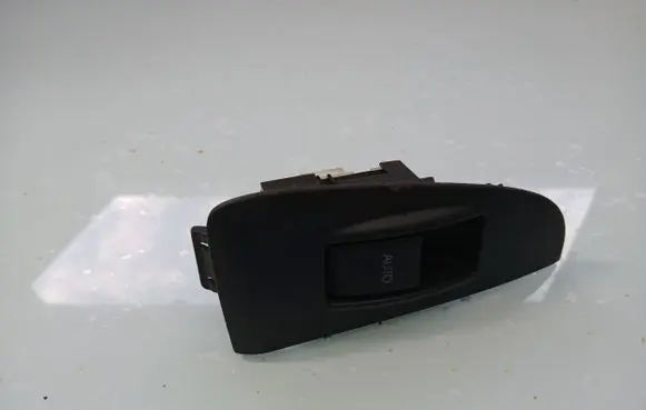 Toyota Avensis T250 Electric window control switch