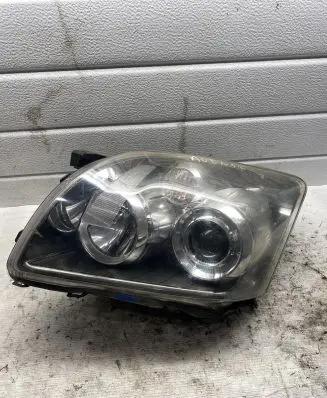 Toyota Avensis T250 Headlight/headlamp 89309840