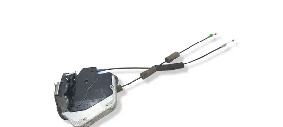 Lexus IS 220D-250-350 Rear door lock 6906053040