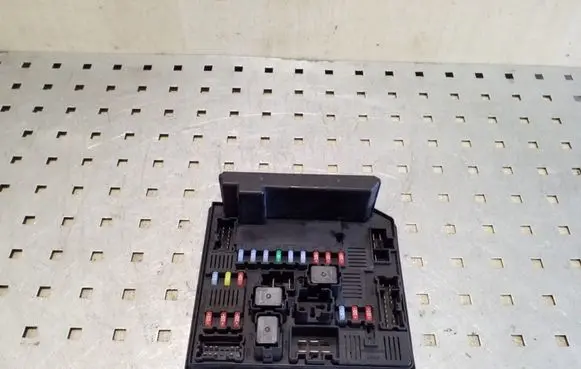 Nissan Qashqai Fuse module 284B7JD00B