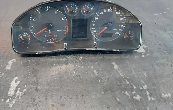 Speedometer (instrument cluster)