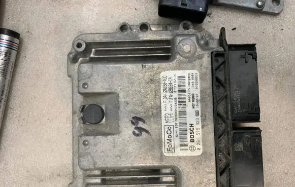 Ford C-MAX II Engine control unit/module F1FA12B684CA F1DA12A650AUC 0261S16923