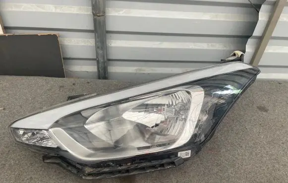 Hyundai i20 Active Headlight/headlamp X1806000 00090L0U36 S0929000