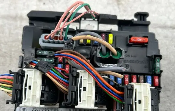 Peugeot 308 BSM Control unit 9667199780