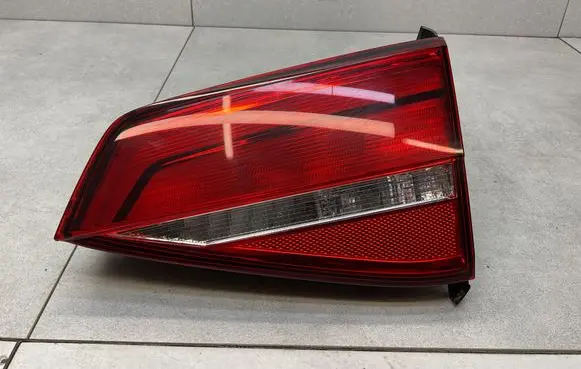 Volkswagen Jetta VI Tailgate rear/tail lights 5C6945094