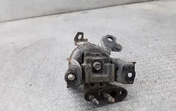 Toyota Corolla Verso E121 Engine mount bracket
