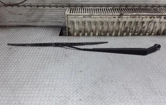 Toyota Avensis T250 Windshield/front glass wiper blade 