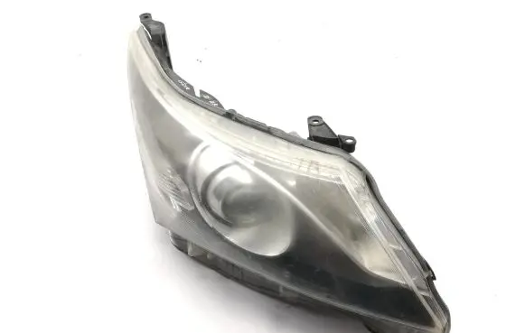 Toyota Avensis T270 Headlight/headlamp