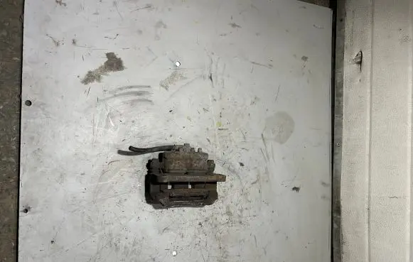 Mitsubishi Grandis Front brake caliper