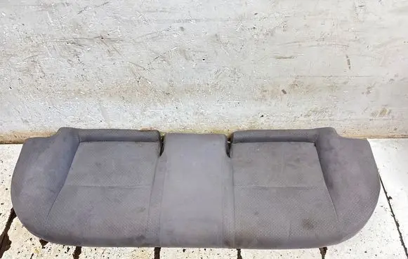 Toyota Prius (NHW20) Rear seat