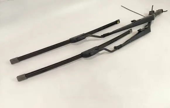 Chevrolet Corvette C5 Front wiper blade arm 89813435