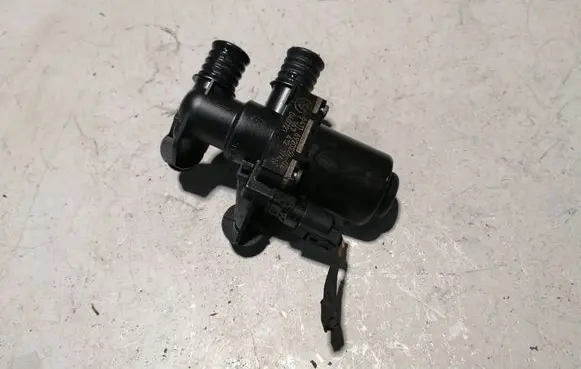 BMW 5 E60 E61 Coolant heater control valve 6920226