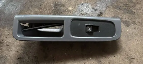 Volvo V50 Electric window control switch 8679474