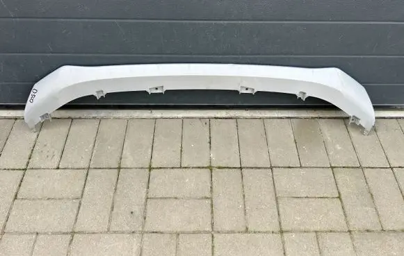 Front bumper lip