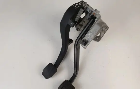 BMW 3 E90 E91 Pedal assembly 
