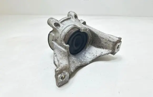 Honda CR-V Engine mount bracket PV000ZHF4