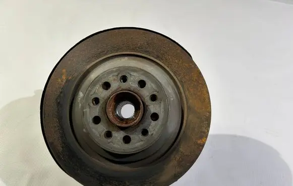 Jeep Cherokee Rear wheel hub spindle/knuckle 38667200