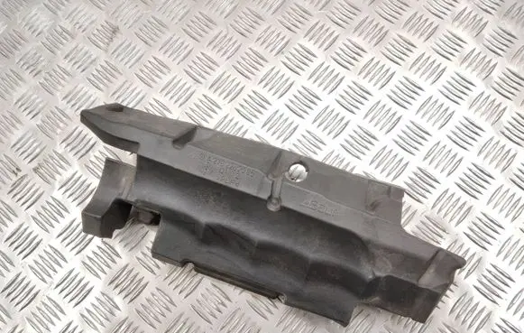 Engine bonnet/hood sound/heat insulation