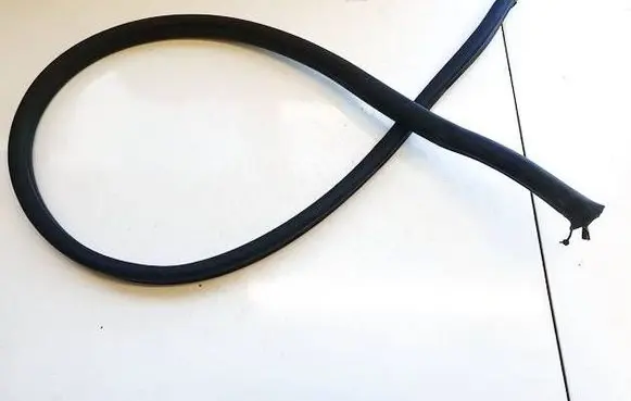 Volkswagen PASSAT B5 Rubber seal front coupe door 