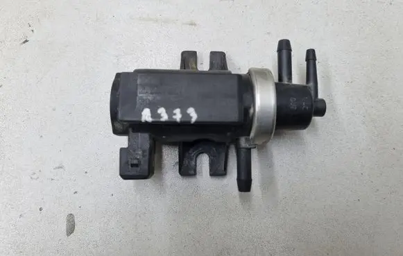 Volkswagen Golf IV Turbo solenoid valve 30618057 22190343