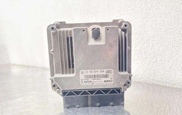 Opel Insignia A Engine control unit/module 55573539 55573560 0281015774