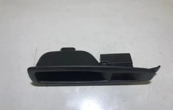 Renault Captur Front door window switch trim 829614619r