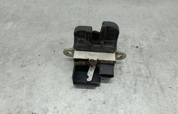 Volkswagen Touran I Tailgate lock latch 1T0827505H