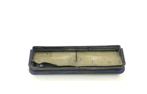 Quarter panel pressure vent