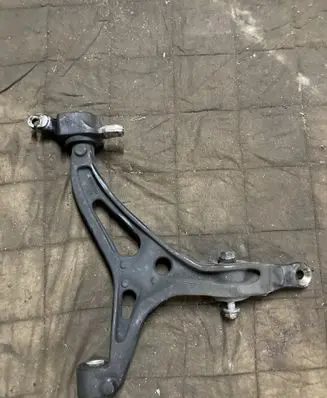 Mercedes-Benz R W251 Front lower control arm/wishbone 060009106