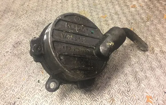 Mercedes-Benz C W202 Vacuum pump 6112300065 A6112300065
