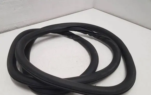Opel Mokka Rubber seal rear door 94550161