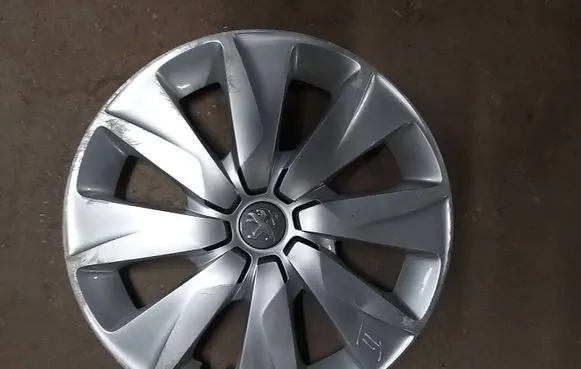Peugeot 108 R15 wheel hub/cap/trim 426020H130