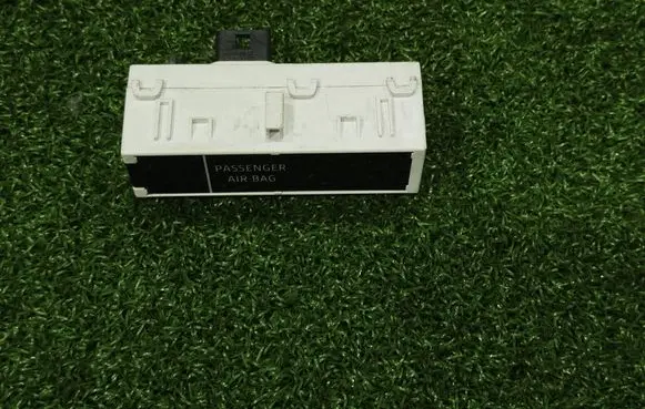 Passenger airbag on/off switch
