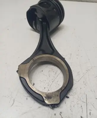 Mercedes-Benz Sprinter W906 Piston with connecting rod 8370