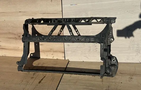 Volkswagen Golf V Radiator support slam panel bracket 