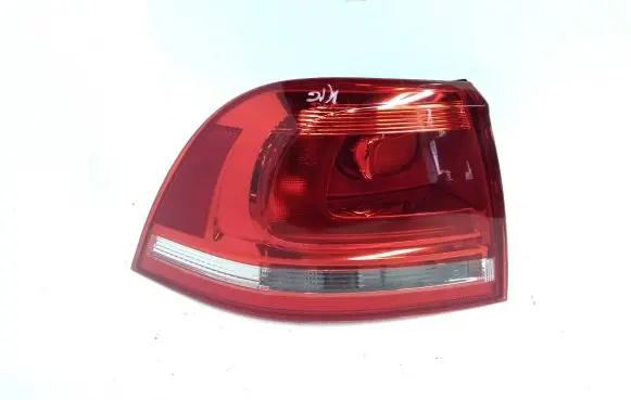 Volkswagen Touareg II Rear/tail lights 7P6945095D